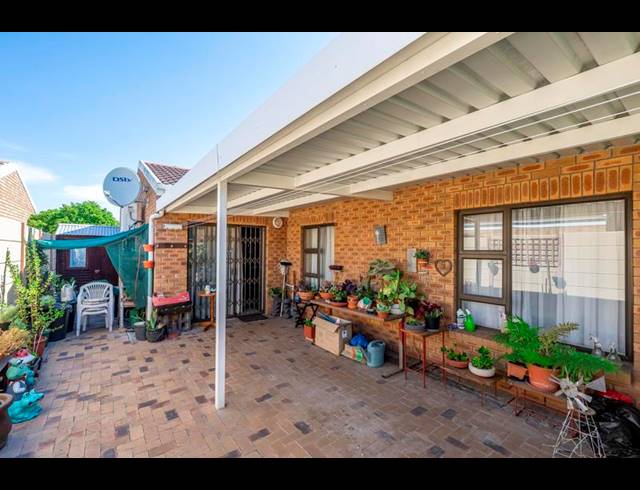 3 BEDROOM TOWNHOUSE FOR SALE IN DE OUDE SPRUIT
